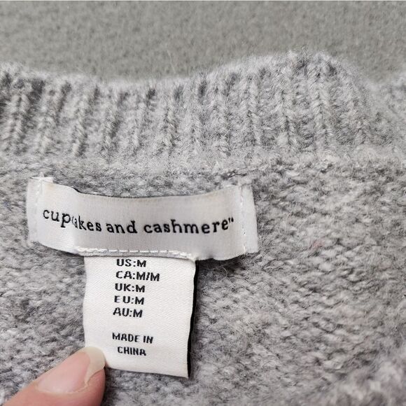 Cupcakes and Cashmere Camel With Gifts Christmas Sweater Size med Ugly Xmas - Picture 5 of 11